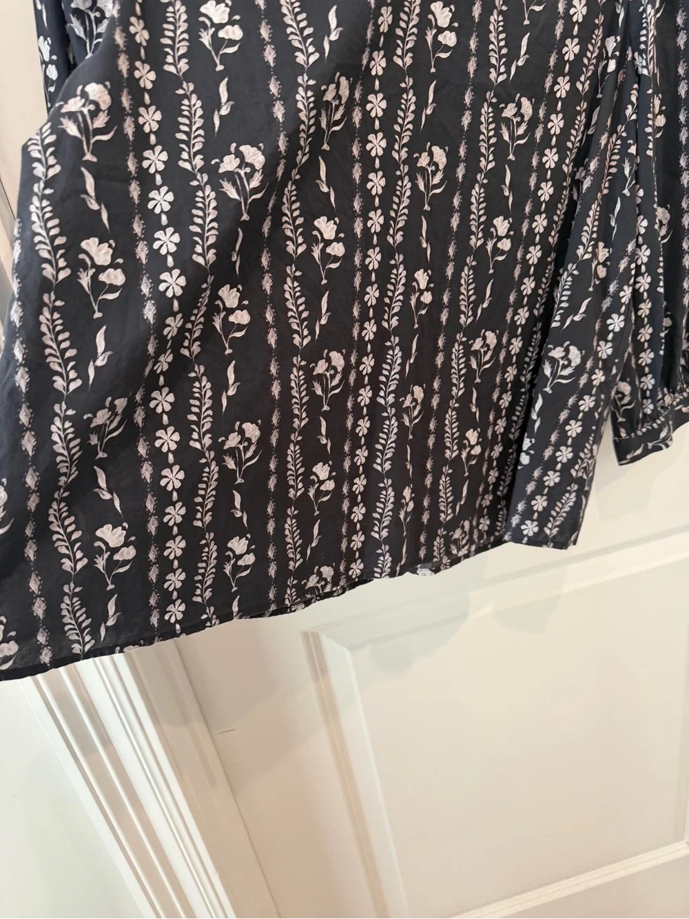 Entro Floral Ruffle Blouse Size Medium - Picture 10 of 16